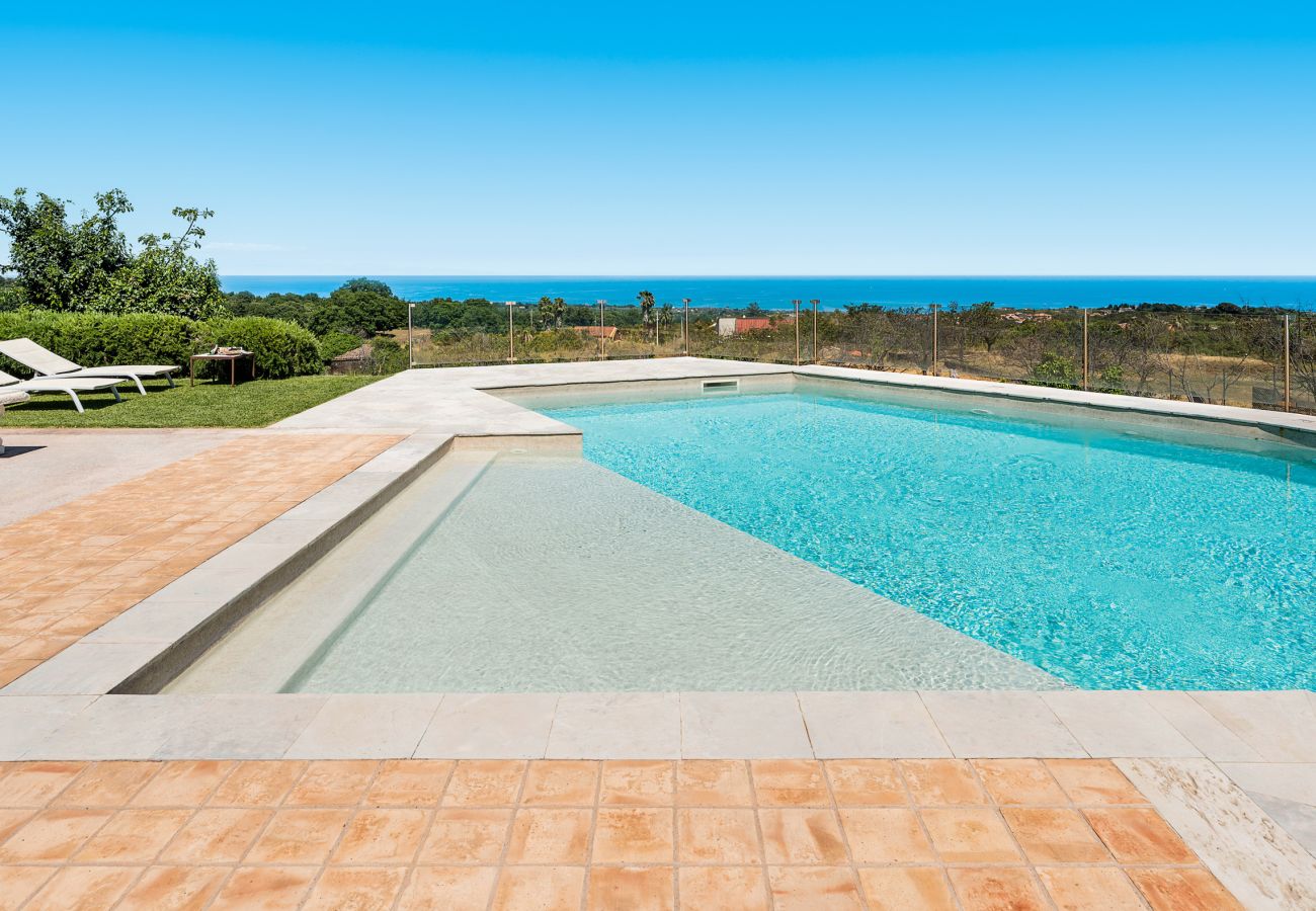 Villa a Zafferana Etnea - Villa con piscina, wellness e campo da calcetto privati - 8 pax