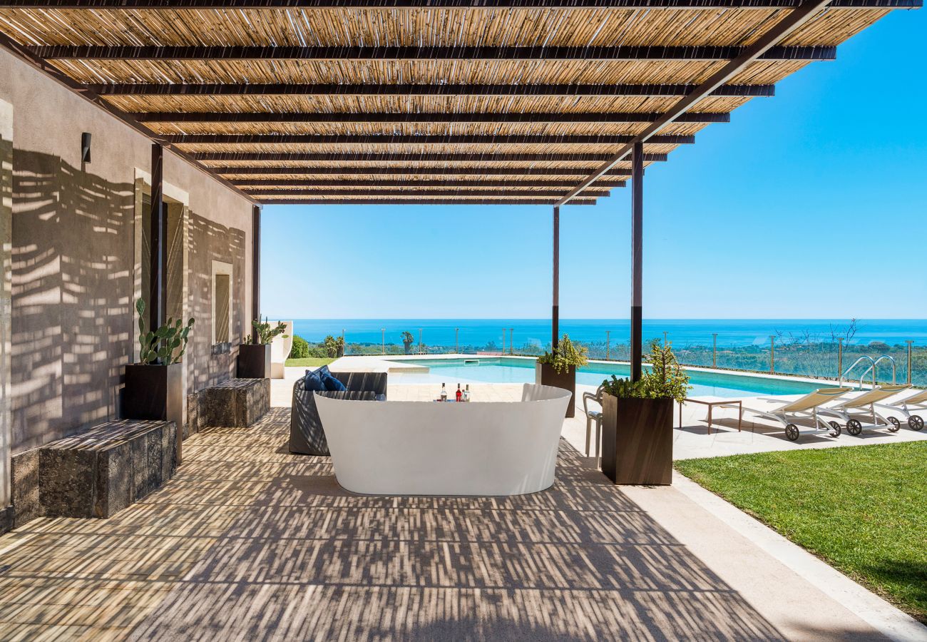 Villa a Zafferana Etnea - Villa con piscina, wellness e campo da calcetto privati - 8 pax