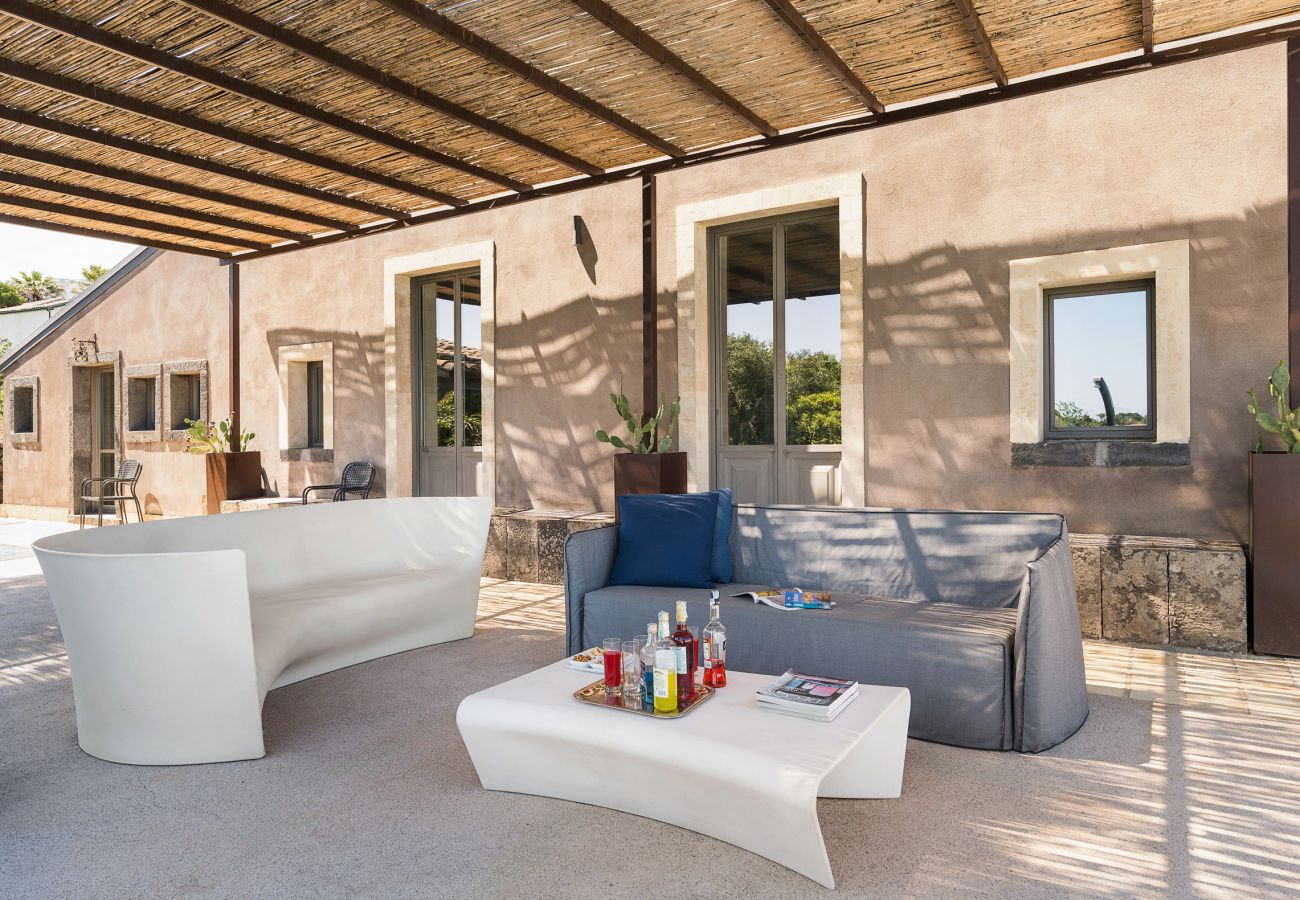 Villa a Zafferana Etnea - Villa con piscina, wellness e campo da calcetto privati - 8 pax