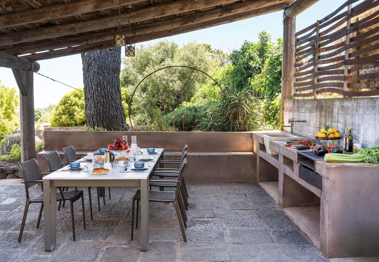 Villa a Zafferana Etnea - Villa con piscina, wellness e campo da calcetto privati - 8 pax