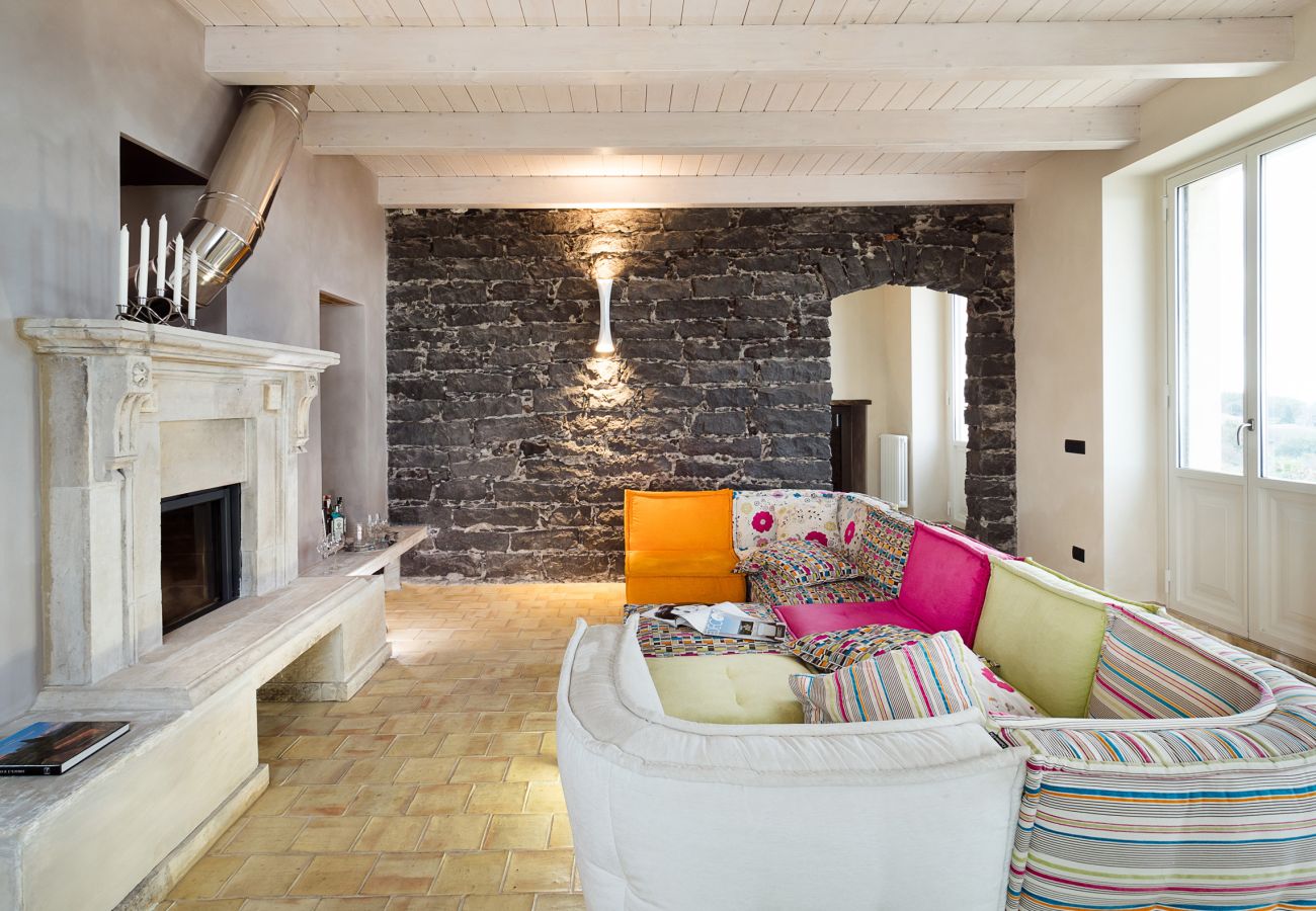 Villa a Zafferana Etnea - Villa con piscina, wellness e campo da calcetto privati - 8 pax