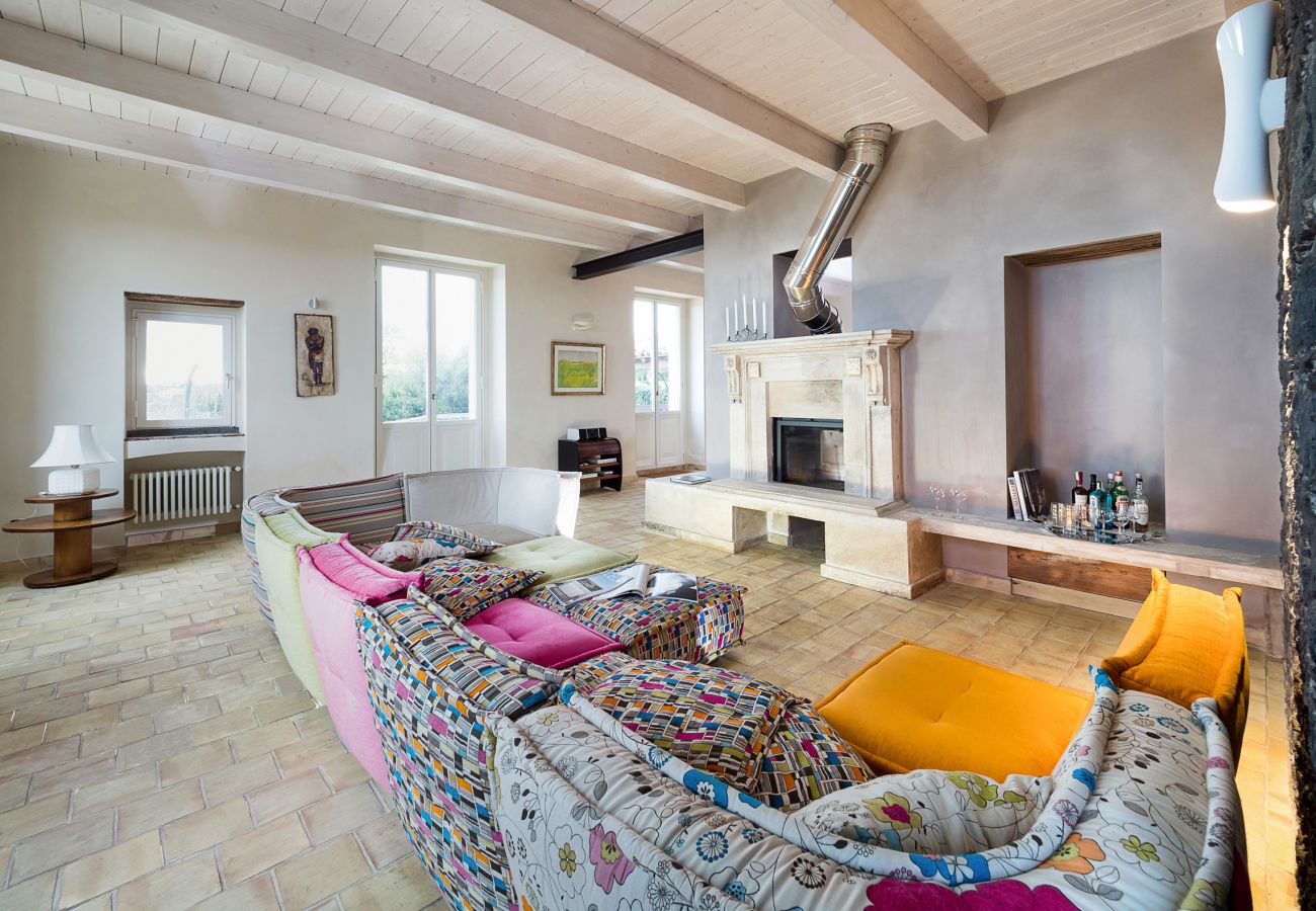 Villa a Zafferana Etnea - Villa con piscina, wellness e campo da calcetto privati - 8 pax