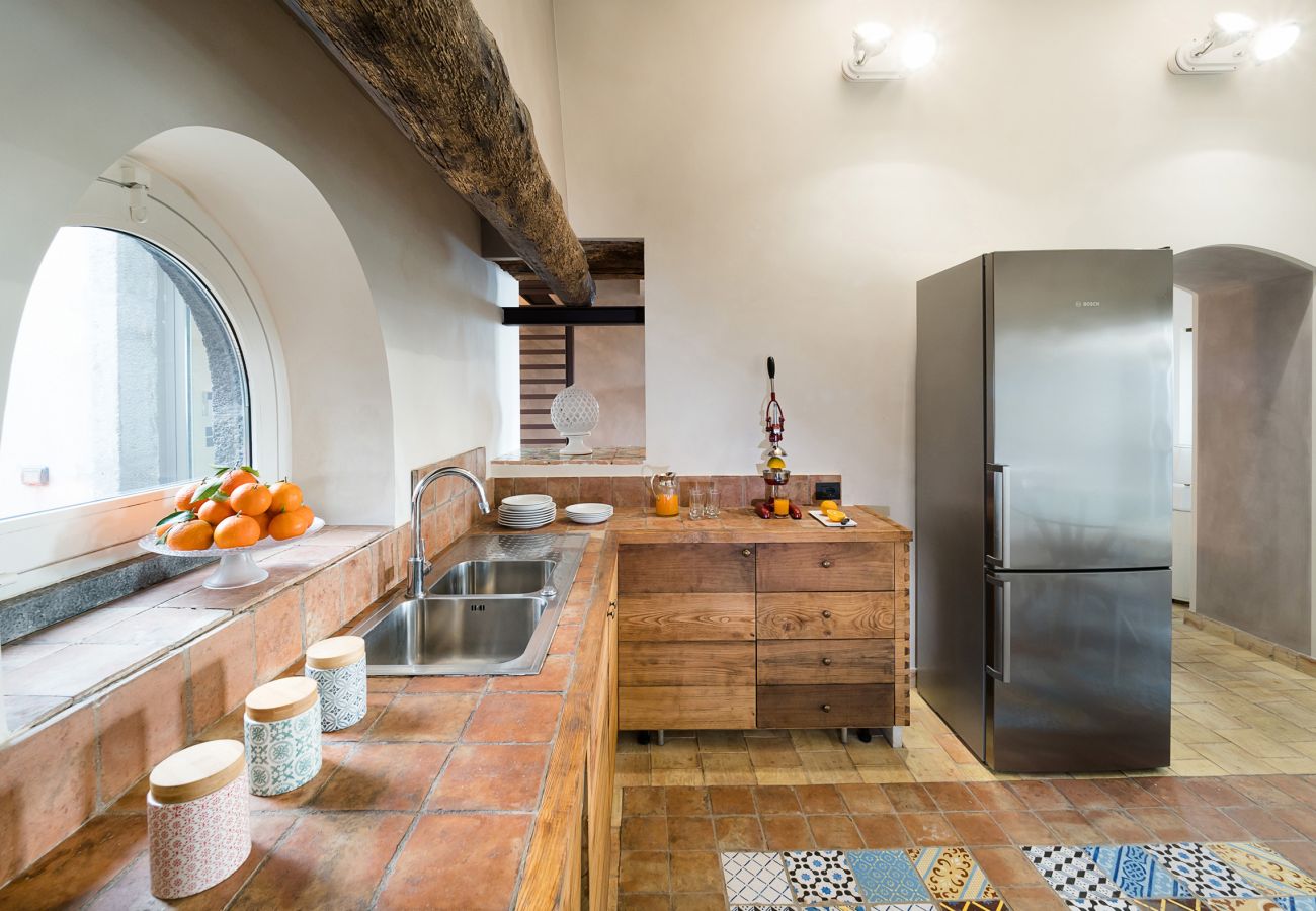 Villa a Zafferana Etnea - Villa con piscina, wellness e campo da calcetto privati - 8 pax