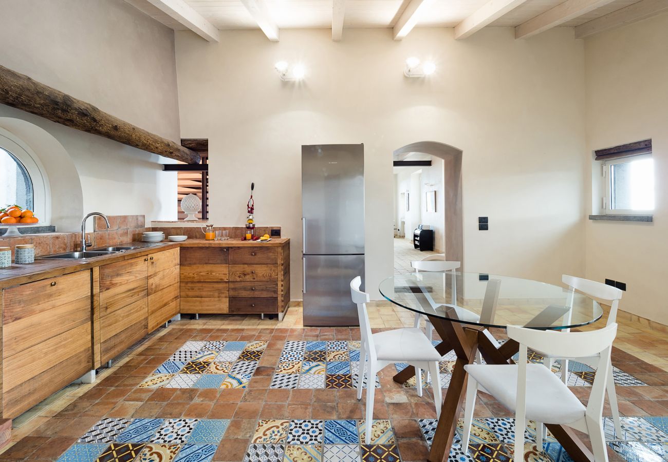 Villa a Zafferana Etnea - Villa con piscina, wellness e campo da calcetto privati - 8 pax