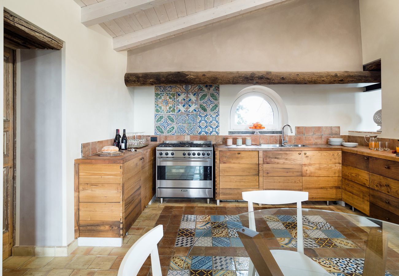 Villa a Zafferana Etnea - Villa con piscina, wellness e campo da calcetto privati - 8 pax