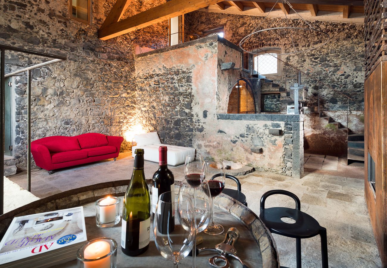 Villa a Zafferana Etnea - Villa con piscina, wellness e campo da calcetto privati - 8 pax