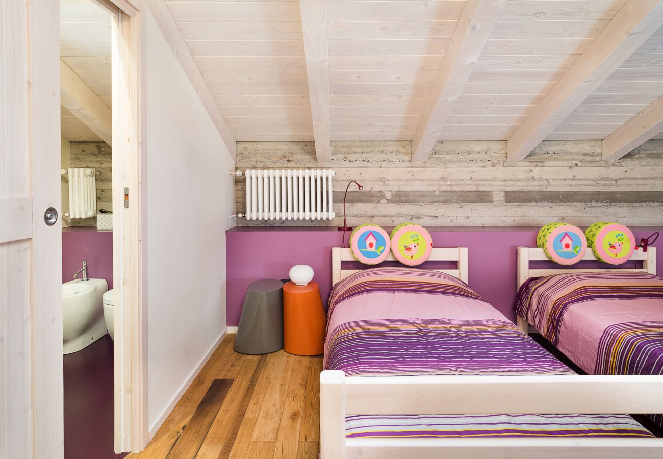 Villa a Zafferana Etnea - Villa con piscina, wellness e campo da calcetto privati - 8 pax