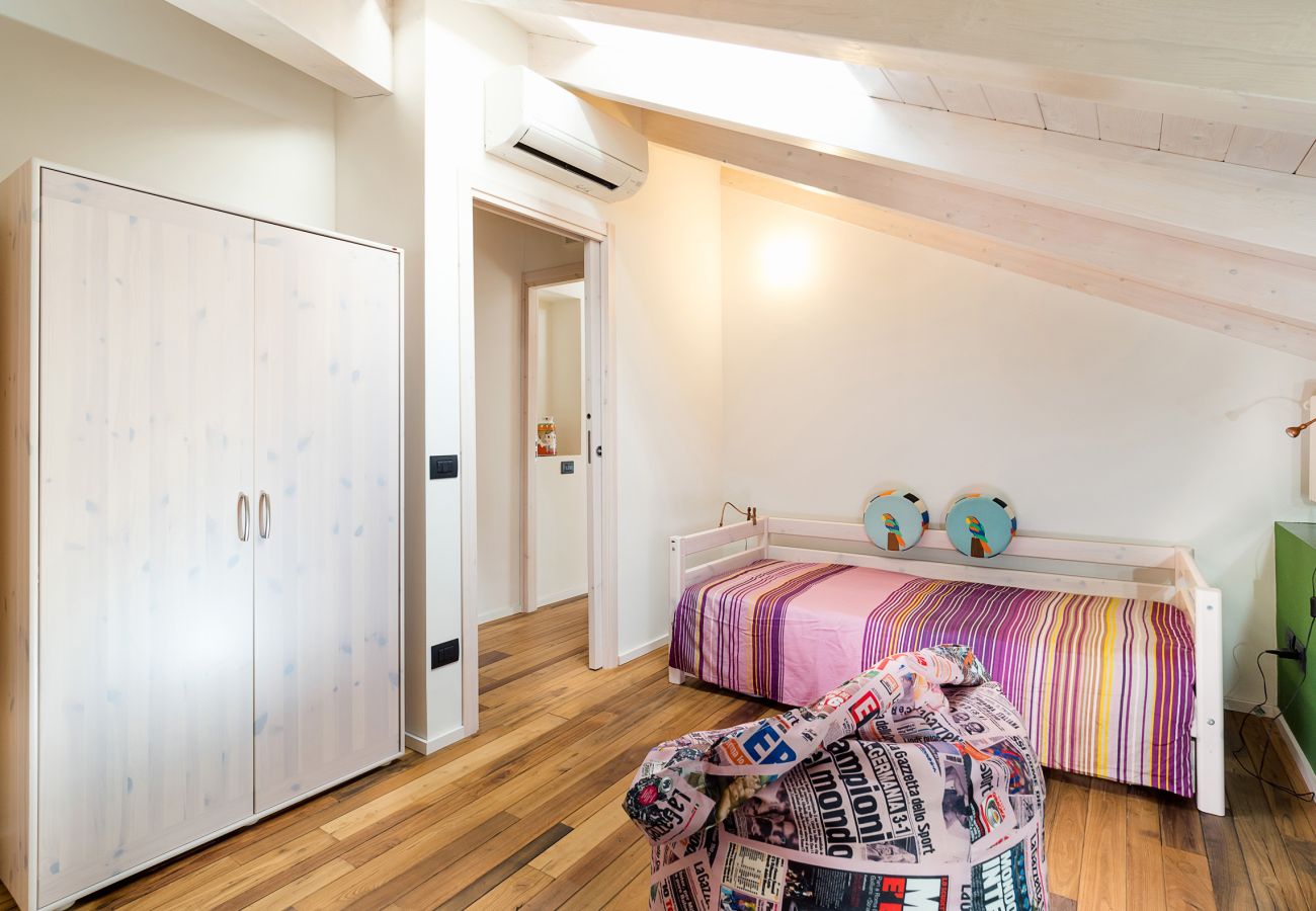 Villa a Zafferana Etnea - Villa con piscina, wellness e campo da calcetto privati - 8 pax