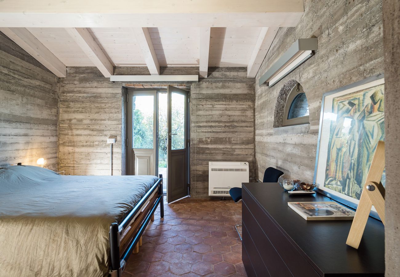 Villa a Zafferana Etnea - Villa con piscina, wellness e campo da calcetto privati - 8 pax