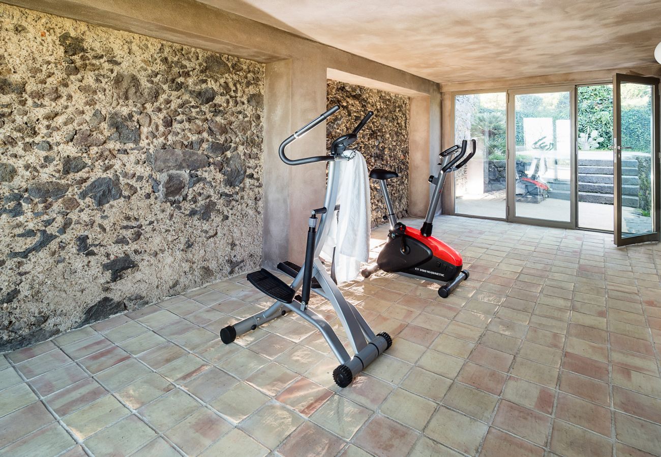 Villa a Zafferana Etnea - Villa con piscina, wellness e campo da calcetto privati - 8 pax