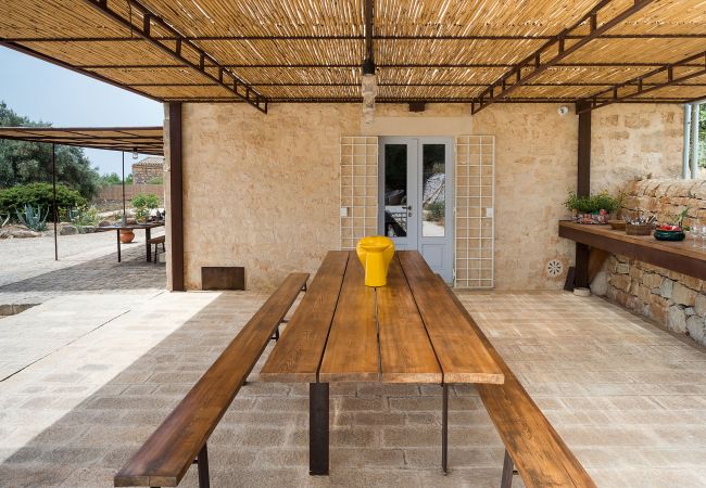 Villa a Scicli - Villa esclusiva con piscina, cucina esterna, Scicli, Sicilia - 12 pax Villa a Scicli - Villa esclusiva con piscina, cucina esterna, Scicli, Sicilia - 12 pax