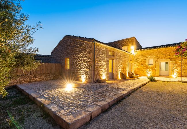 Villa a Scicli - Villa esclusiva con piscina, cucina esterna, Scicli, Sicilia - 12 pax Villa a Scicli - Villa esclusiva con piscina, cucina esterna, Scicli, Sicilia - 12 pax