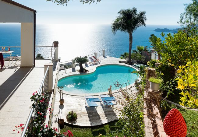 Villa a Taormina - Villa con piscina e vista mare, vicino Taormina, Sicily Villa a Taormina - Villa con piscina e vista mare, vicino Taormina, Sicily