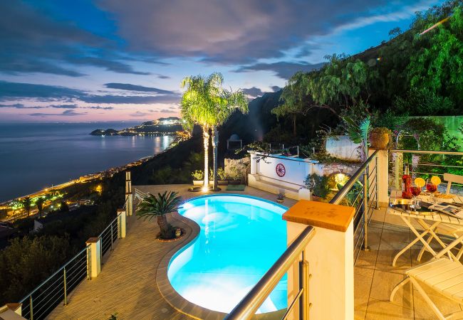 Villa a Taormina - Villa con piscina e vista mare, vicino Taormina, Sicily Villa a Taormina - Villa con piscina e vista mare, vicino Taormina, Sicily