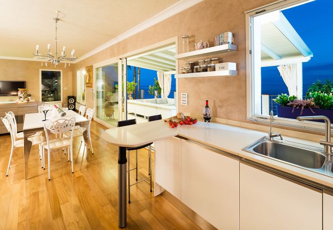 Villa a Taormina - Villa con piscina e vista mare, vicino Taormina, Sicily Villa a Taormina - Villa con piscina e vista mare, vicino Taormina, Sicily