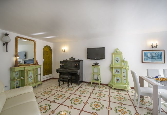 Villa a Praiano - Villa Albatros - Villa panoramica ideale per grandi gruppi Villa a Praiano - Villa Albatros - Villa panoramica ideale per grandi gruppi