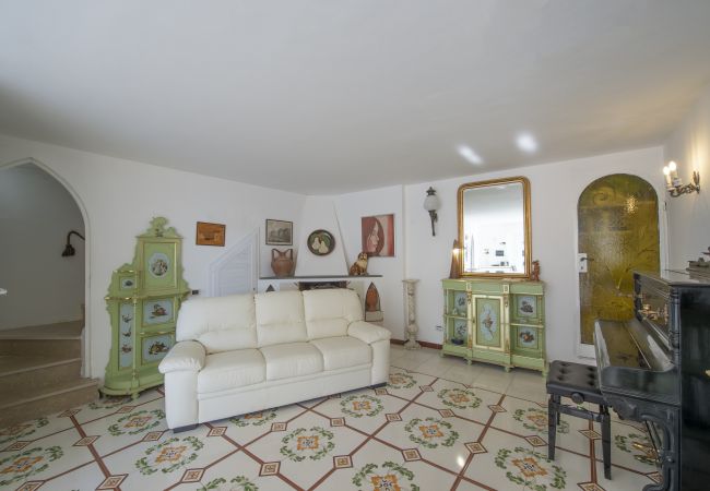 Villa a Praiano - Villa Albatros - Villa panoramica ideale per grandi gruppi Villa a Praiano - Villa Albatros - Villa panoramica ideale per grandi gruppi