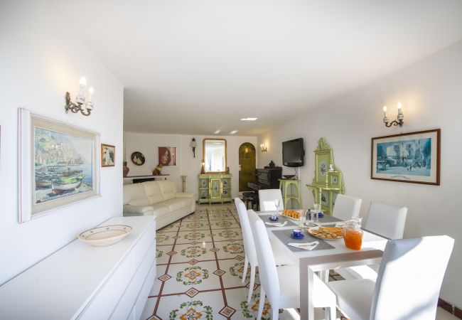 Villa a Praiano - Villa Albatros - Villa panoramica ideale per grandi gruppi Villa a Praiano - Villa Albatros - Villa panoramica ideale per grandi gruppi