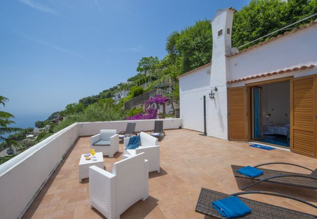 Villa a Praiano - Villa Albatros - Villa panoramica ideale per grandi gruppi Villa a Praiano - Villa Albatros - Villa panoramica ideale per grandi gruppi