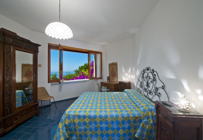 Villa a Praiano - Villa Albatros - Villa panoramica ideale per grandi gruppi Villa a Praiano - Villa Albatros - Villa panoramica ideale per grandi gruppi