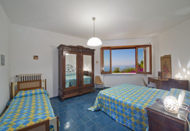 Villa a Praiano - Villa Albatros - Villa panoramica ideale per grandi gruppi Villa a Praiano - Villa Albatros - Villa panoramica ideale per grandi gruppi