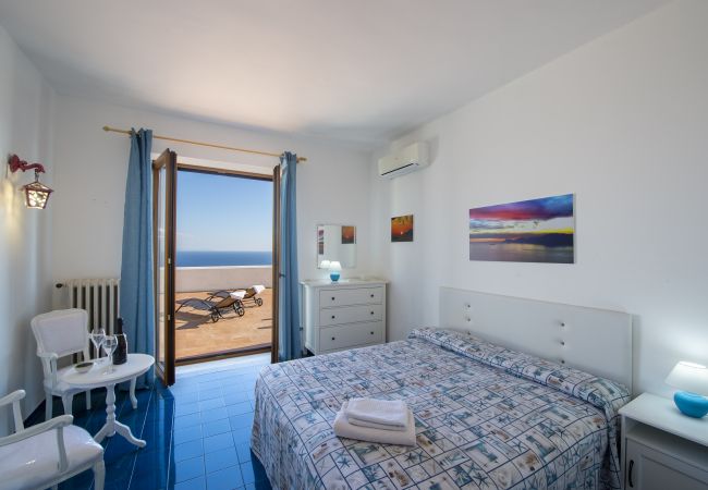 Villa a Praiano - Villa Albatros - Villa panoramica ideale per grandi gruppi Villa a Praiano - Villa Albatros - Villa panoramica ideale per grandi gruppi