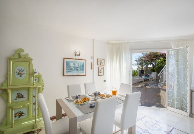 Villa a Praiano - Villa Albatros - Villa panoramica ideale per grandi gruppi Villa a Praiano - Villa Albatros - Villa panoramica ideale per grandi gruppi