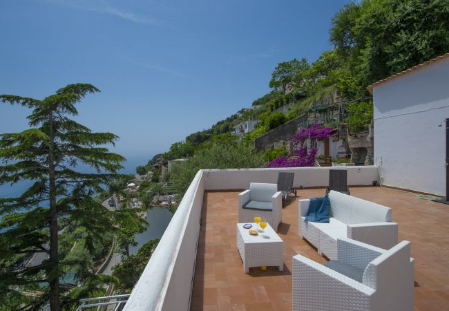 Villa a Praiano - Villa Albatros - Villa panoramica ideale per grandi gruppi Villa a Praiano - Villa Albatros - Villa panoramica ideale per grandi gruppi