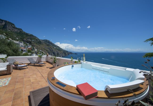 Villa a Praiano - Villa Albatros - Villa panoramica ideale per grandi gruppi Villa a Praiano - Villa Albatros - Villa panoramica ideale per grandi gruppi