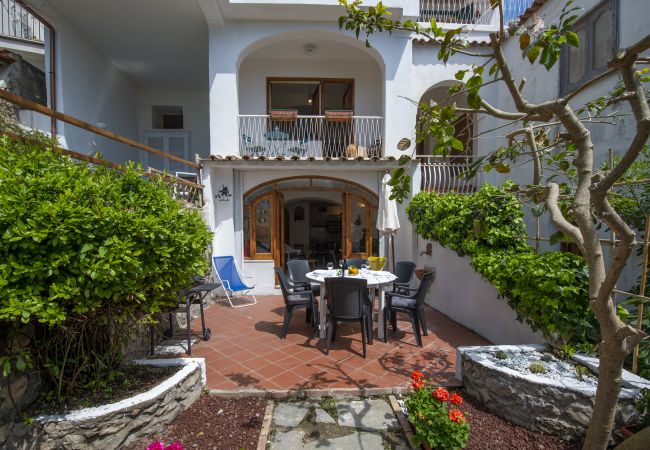 Casa a Praiano - Casa di Nonno Mario - Terrazza vista mare, nel cuore di Praiano