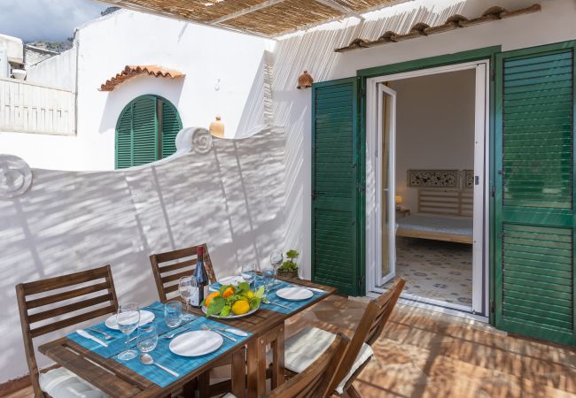 Casa a Praiano - Casa di Nonno Mario - Terrazza vista mare, nel cuore di Praiano