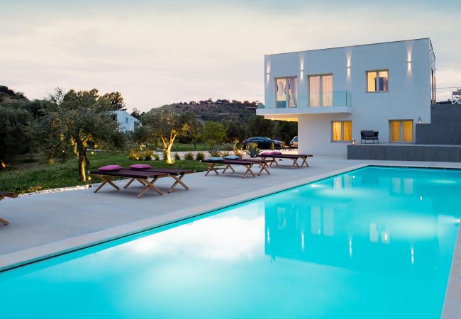 Villa a Avola - Lussuosa villa con piscina privata nei dintorni di Noto, Sicilia -9pax Villa a Avola - Lussuosa villa con piscina privata nei dintorni di Noto, Sicilia -9pax