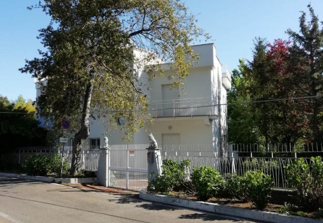 Villa a Bolsena - Villa direttamente sul lago -Villa Clara per 12 persone  Villa a Bolsena - Villa direttamente sul lago -Villa Clara per 12 persone