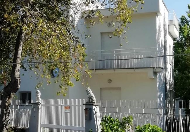 Villa a Bolsena - Villa direttamente sul lago -Villa Clara per 12 persone  Villa a Bolsena - Villa direttamente sul lago -Villa Clara per 12 persone