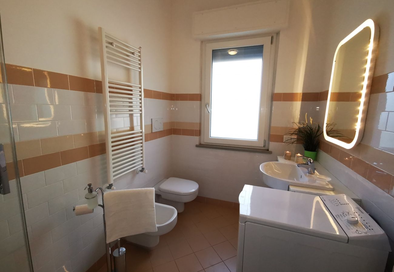 Villa a Bolsena - Villa direttamente sul lago -Villa Clara per 12 persone 