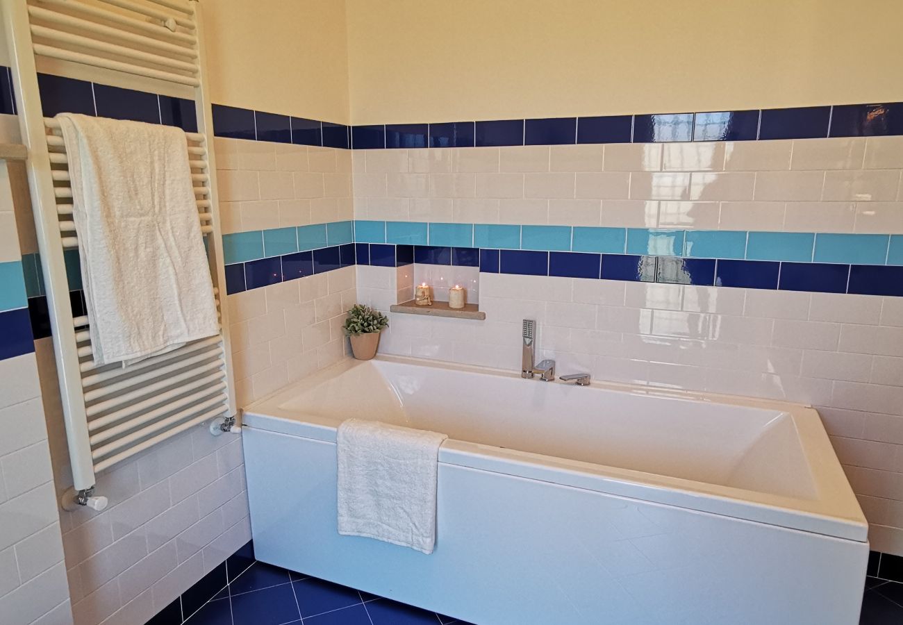 Villa a Bolsena - Villa direttamente sul lago -Villa Clara per 12 persone 