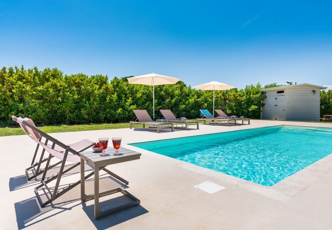 Villa a Fontane Bianche - Villa con piscina, 300 metri dal mare di Fontane Bianche Villa a Fontane Bianche - Villa con piscina, 300 metri dal mare di Fontane Bianche