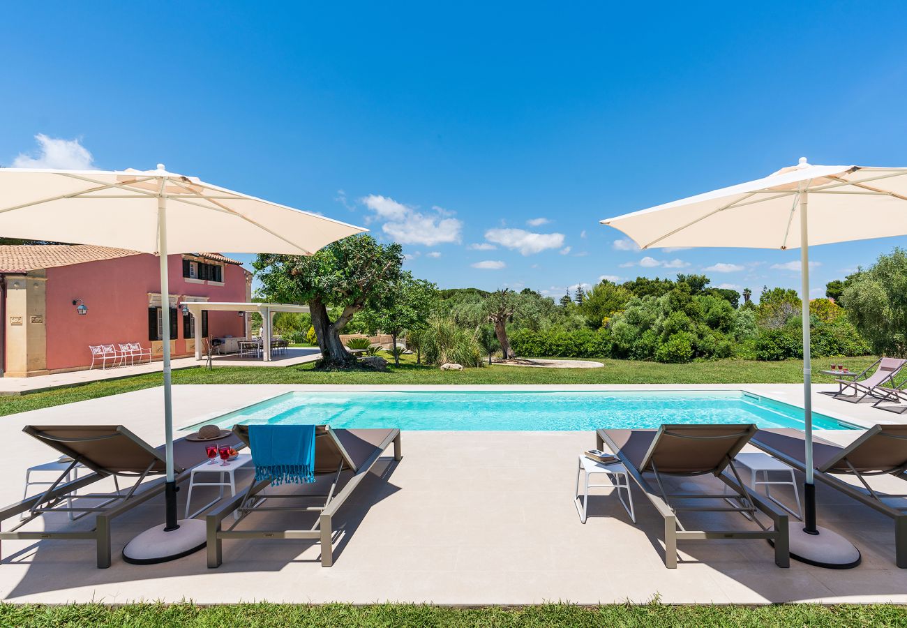 Villa a Fontane Bianche - Villa con piscina, 300 metri dal mare di Fontane Bianche Villa a Fontane Bianche - Villa con piscina, 300 metri dal mare di Fontane Bianche