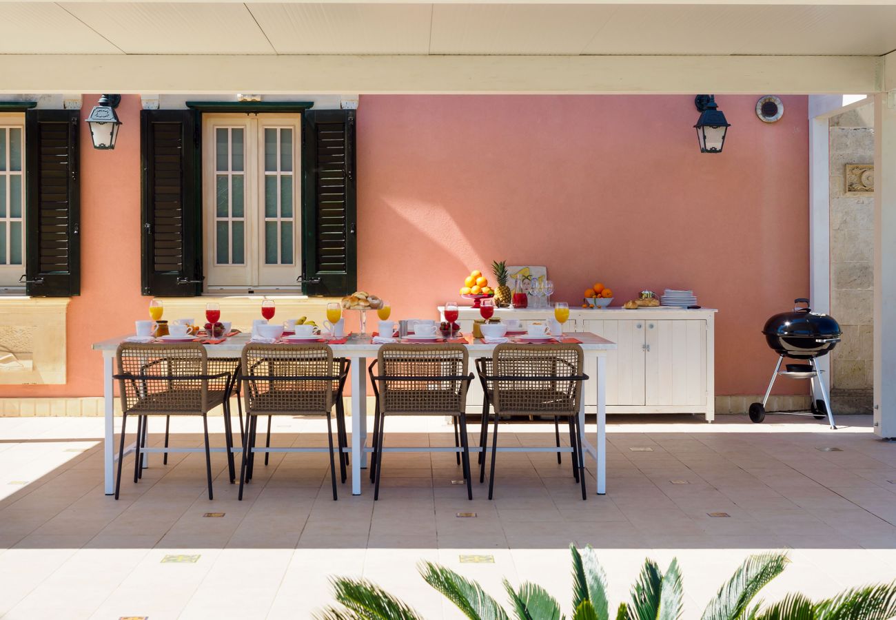 Villa a Fontane Bianche - Villa con piscina, 300 metri dal mare di Fontane Bianche Villa a Fontane Bianche - Villa con piscina, 300 metri dal mare di Fontane Bianche