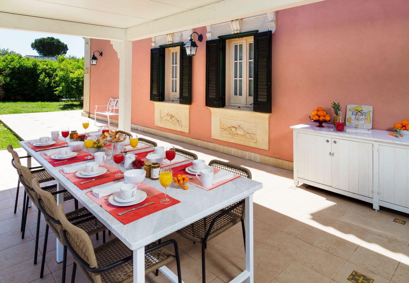 Villa a Fontane Bianche - Villa con piscina, 300 metri dal mare di Fontane Bianche Villa a Fontane Bianche - Villa con piscina, 300 metri dal mare di Fontane Bianche