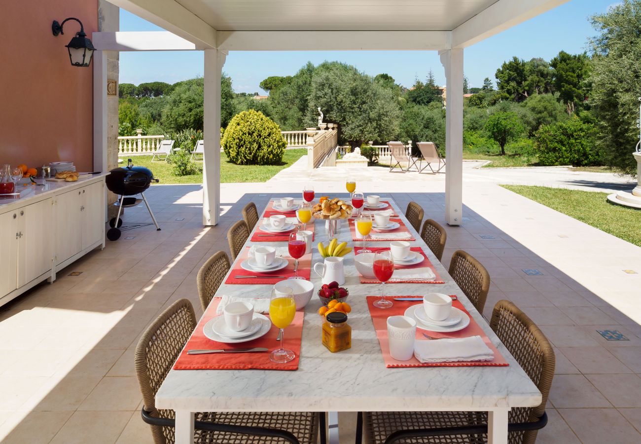Villa a Fontane Bianche - Villa con piscina, 300 metri dal mare di Fontane Bianche Villa a Fontane Bianche - Villa con piscina, 300 metri dal mare di Fontane Bianche