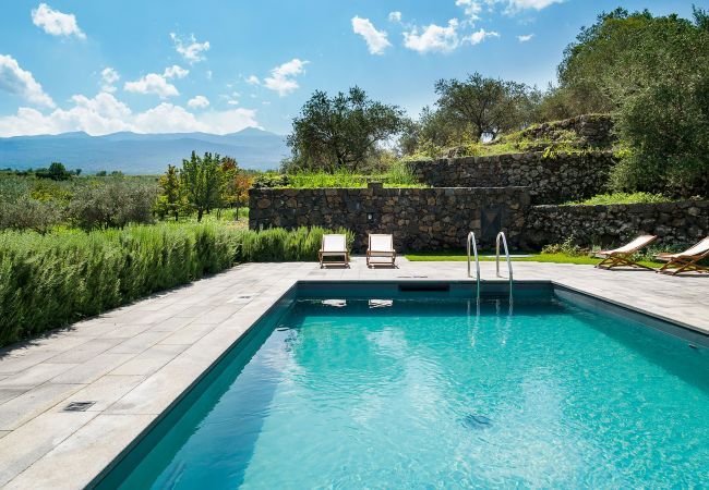Villa a Randazzo - Villa di charme con piscina a Randazzo, Sicilia - 10 pax Villa a Randazzo - Villa di charme con piscina a Randazzo, Sicilia - 10 pax