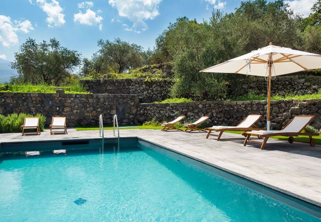 Villa a Randazzo - Villa di charme con piscina a Randazzo, Sicilia - 10 pax Villa a Randazzo - Villa di charme con piscina a Randazzo, Sicilia - 10 pax