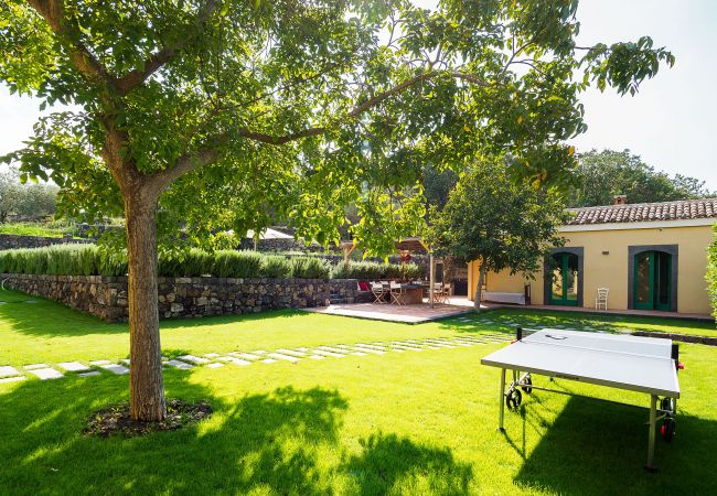 Villa a Randazzo - Villa di charme con piscina a Randazzo, Sicilia - 10 pax Villa a Randazzo - Villa di charme con piscina a Randazzo, Sicilia - 10 pax