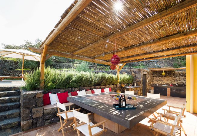 Villa a Randazzo - Villa di charme con piscina a Randazzo, Sicilia - 10 pax Villa a Randazzo - Villa di charme con piscina a Randazzo, Sicilia - 10 pax