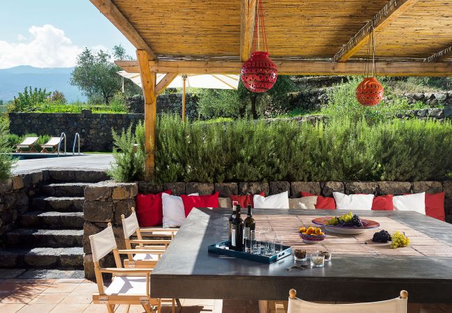 Villa a Randazzo - Villa di charme con piscina a Randazzo, Sicilia - 10 pax Villa a Randazzo - Villa di charme con piscina a Randazzo, Sicilia - 10 pax