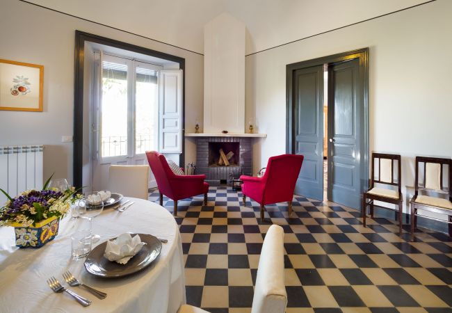 Villa a Randazzo - Villa di charme con piscina a Randazzo, Sicilia - 10 pax Villa a Randazzo - Villa di charme con piscina a Randazzo, Sicilia - 10 pax