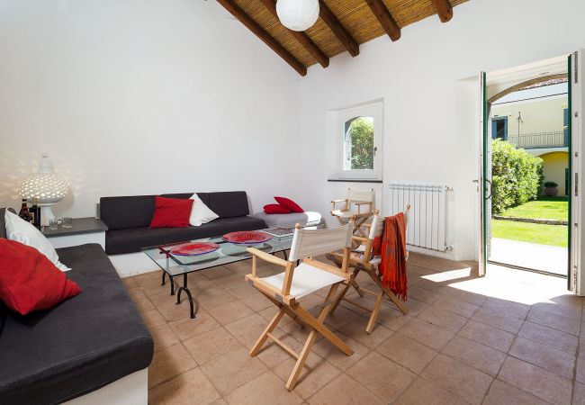 Villa a Randazzo - Villa di charme con piscina a Randazzo, Sicilia - 10 pax Villa a Randazzo - Villa di charme con piscina a Randazzo, Sicilia - 10 pax