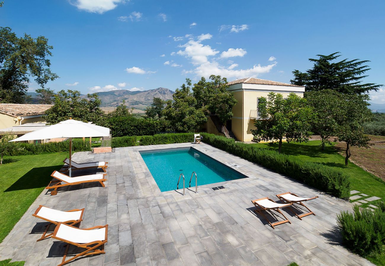Villa a Randazzo - Villa di charme con piscina a Randazzo, Sicilia - 10 pax