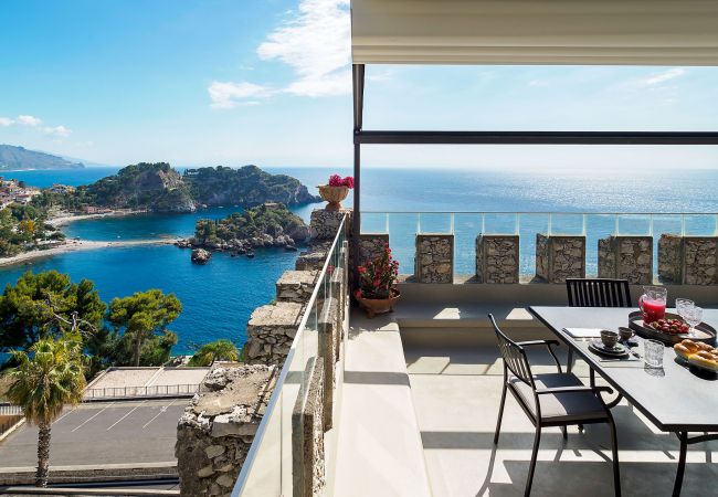 Appartamento a Taormina - Appartamento con terrazza e Jacuzzi fronte mare, Taormina, Sicilia Appartamento a Taormina - Appartamento con terrazza e Jacuzzi fronte mare, Taormina, Sicilia